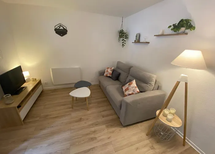 Appartement Au Pied Des Pistes Et Commerces - 5 Personnes